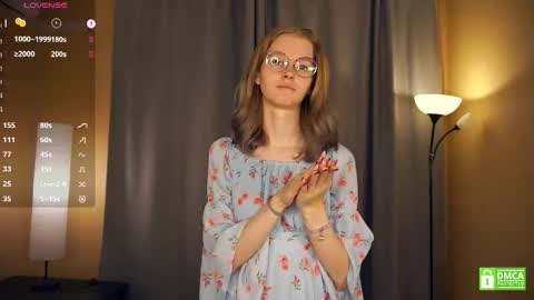 Snapshot of leolakorner chatting on 12-17-25, 06:58 Hello Im Roxy Im just starting my journey here so lets get acquainted online show from 12-17-25, 06:58