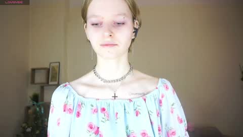 Hello Im Roxy Im just starting my journey here so lets get acquainted online show from 04-04-26, 05:10