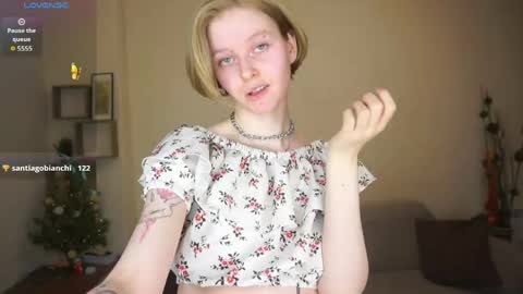 Hello Im Roxy Im just starting my journey here so lets get acquainted online show from 04-21-26, 07:17