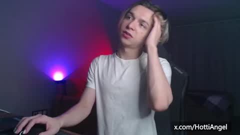 Snapshot of leon_yuugen chatting on 09-19-25, 03:34 Leon online show from 09-19-25, 03:34