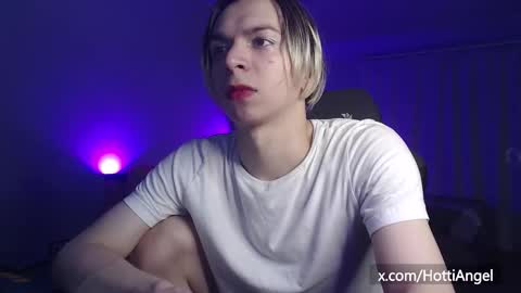 Snapshot of leon_yuugen chatting on 09-23-25, 04:10 Leon online show from 09-23-25, 04:10