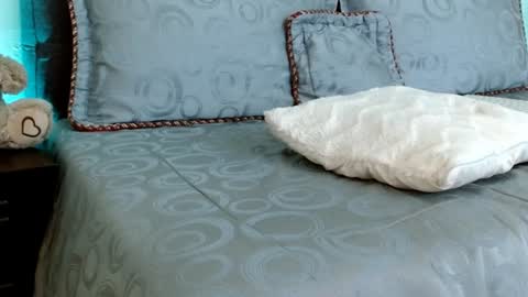 Snapshot of leonacutecam chatting on 01-29-25, 10:43 LUCY online show from 01-29-25, 10:43