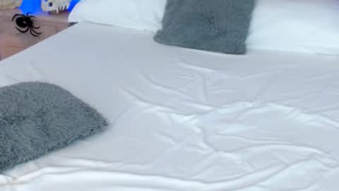 Snapshot of leonacutecam chatting on 10-29-25, 09:27 LUCY online show from 10-29-25, 09:27