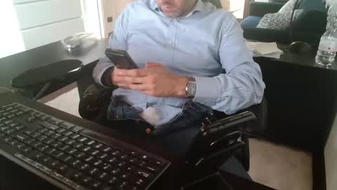 Snapshot of leone44 chatting on 05-11-26, 07:58 angel e sonia online show from 05-11-26, 07:58