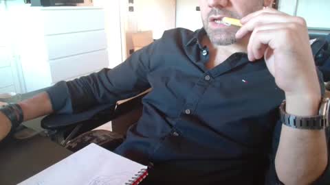 Snapshot of leone44 chatting on 06-05-26, 07:58 angel e sonia online show from 06-05-26, 07:58