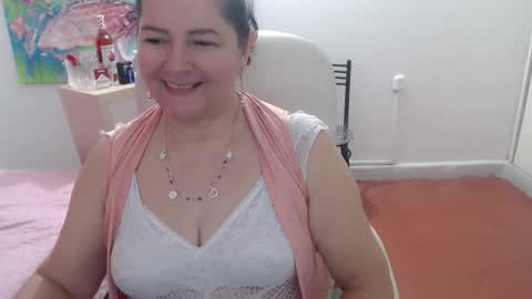 leonela   online show from 10-14-25, 02:45