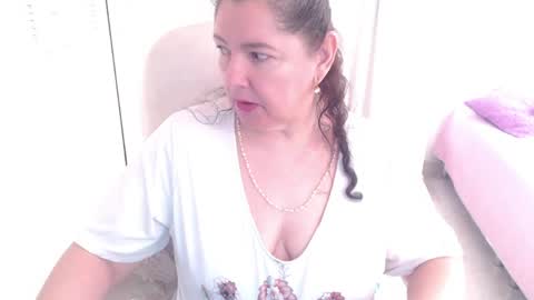 leonela   online show from 04-30-26, 12:33
