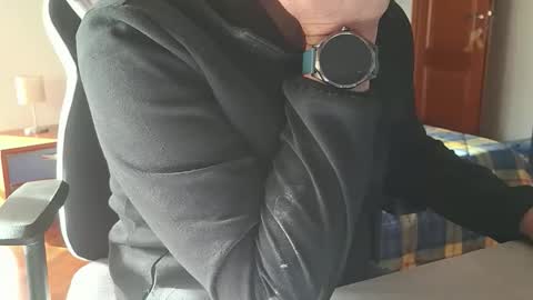 leonida62 online show from 12-17-25, 09:48