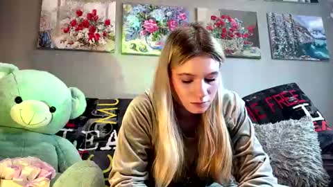 Mia online show from 07-07-26, 09:35