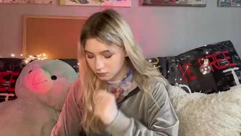 Mia online show from 07-20-26, 10:39