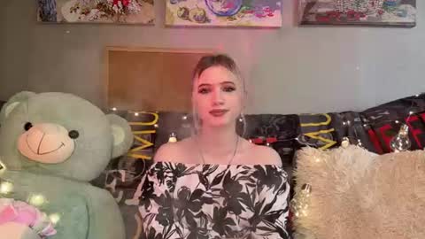 Mia online show from 07-25-26, 09:40