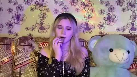 Mia online show from 07-30-26, 10:25