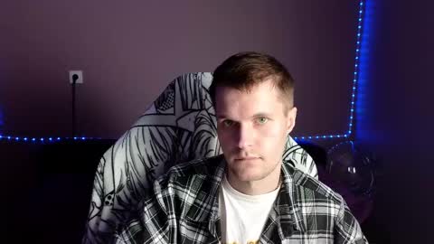 Snapshot of leonnextdoor chatting on 01-04-25, 12:49 Leon online show from 01-04-25, 12:49