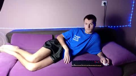 Snapshot of leonnextdoor chatting on 01-11-25, 08:43 Leon online show from 01-11-25, 08:43