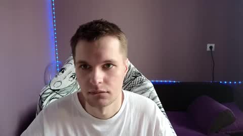 Snapshot of leonnextdoor chatting on 03-06-25, 06:52 Leon online show from 03-06-25, 06:52