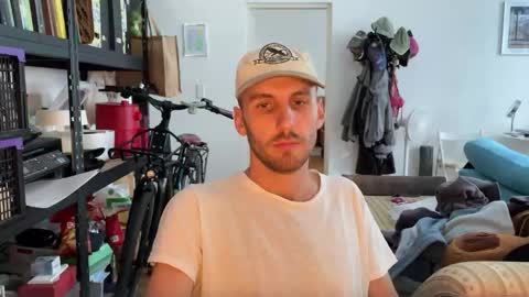 Snapshot of leonvampire chatting on 10-09-25, 02:15 Leon online show from 10-09-25, 02:15