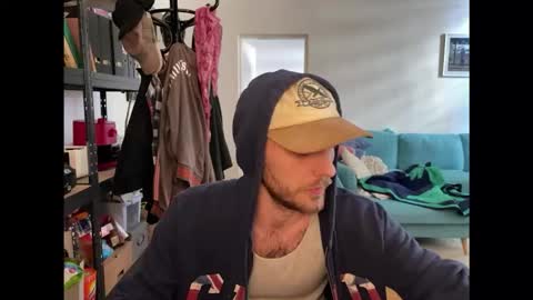 Leon online show from 02-25-26, 02:16