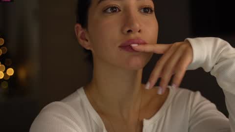 Leora online show from 12-24-24, 04:40