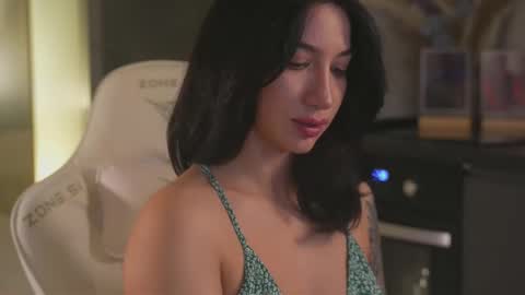 Leora online show from 11-10-25, 05:34