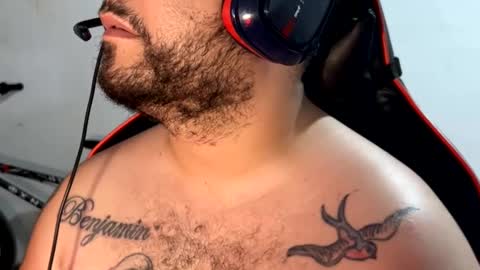 Snapshot of leosalvaje chatting on 11-18-25, 06:56 Leo Salvaje online show from 11-18-25, 06:56