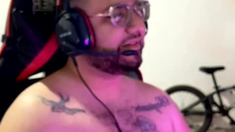 Snapshot of leosalvaje chatting on 11-21-25, 08:18 Leo Salvaje online show from 11-21-25, 08:18