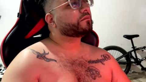 Snapshot of leosalvaje chatting on 11-22-25, 05:45 Leo Salvaje online show from 11-22-25, 05:45