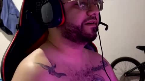 Snapshot of leosalvaje chatting on 11-24-25, 08:19 Leo Salvaje online show from 11-24-25, 08:19