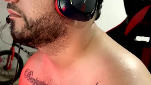 Snapshot of leosalvaje chatting on 11-26-25, 04:52 Leo Salvaje online show from 11-26-25, 04:52