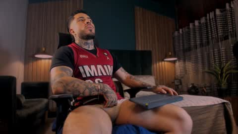 Snapshot of leosalvatore_ chatting on 02-02-25, 03:10 Leo Salvatore online show from 02-02-25, 03:10