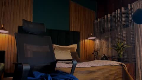 Snapshot of leosalvatore_ chatting on 02-18-25, 03:42 Leo Salvatore online show from 02-18-25, 03:42