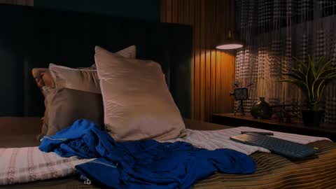 Snapshot of leosalvatore_ chatting on 02-26-25, 06:37 Leo Salvatore online show from 02-26-25, 06:37