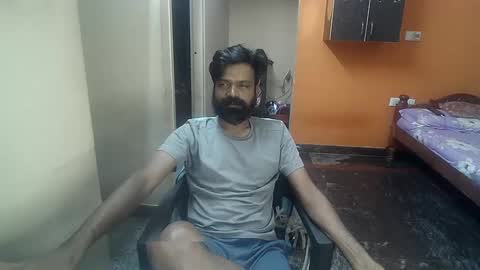 Snapshot of leosbroad chatting on 01-04-25, 02:56 Leo online show from 01-04-25, 02:56