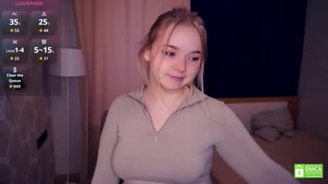 Snapshot of leotafredericks chatting on 10-23-25, 05:18 Hello everyone Im Lora Its my first day Were going to have fun together online show from 10-23-25, 05:18