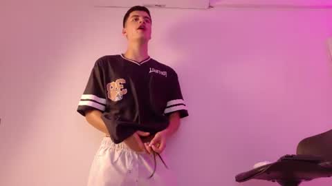leotease online show from 06-21-26, 04:31