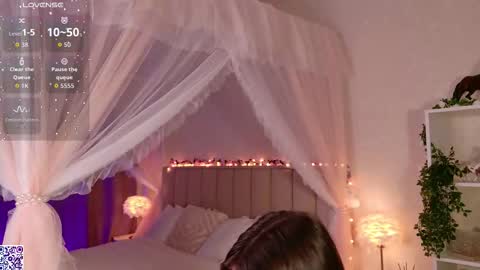 Nicole Moore online show from 11-26-25, 03:02