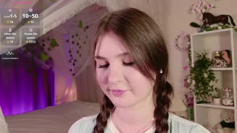Nicole Moore online show from 05-19-26, 03:07