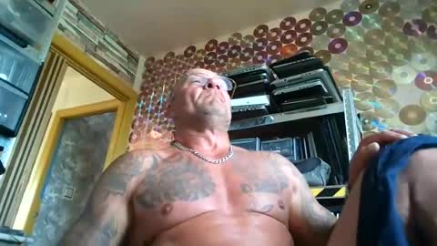 Snapshot of lesek0352 chatting on 06-28-26, 04:57 lesek0352 online show from 06-28-26, 04:57