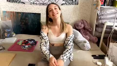 Sia online show from 10-31-25, 08:04