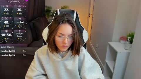 Leslie online show from 06-24-26, 01:04