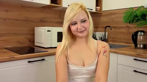 Snapshot of leslieewalker chatting on 12-01-25, 06:02 Lisa online show from 12-01-25, 06:02