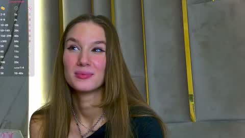Snapshot of lesliemines chatting on 02-14-25, 02:44 Leslie online show from 02-14-25, 02:44