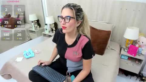 Lesly Santodomingo online show from 03-26-26, 12:22