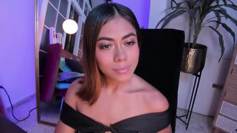 Snapshot of leslybailey chatting on 09-19-25, 11:33 Lesly Bailey online show from 09-19-25, 11:33