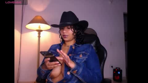 Snapshot of leslycarsson chatting on 06-27-26, 02:16 lesly online show from 06-27-26, 02:16