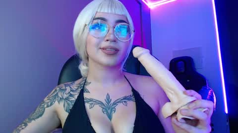 Snapshot of lessboobs_gh chatting on 04-24-26, 10:23 Less online show from 04-24-26, 10:23