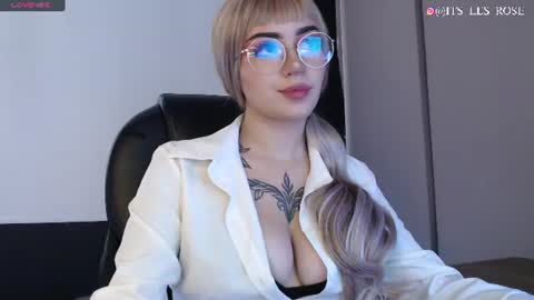 Snapshot of lessboobs_gh chatting on 06-11-26, 02:11 Less online show from 06-11-26, 02:11