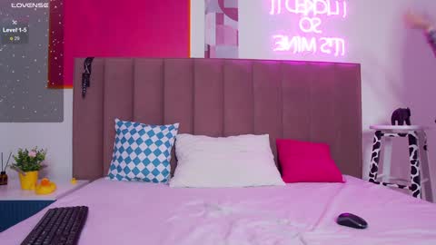 Lessy online show from 01-28-25, 03:15