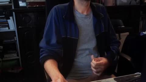 Snapshot of lestat_82 chatting on 10-10-25, 04:28 Vampiro Diurno online show from 10-10-25, 04:28