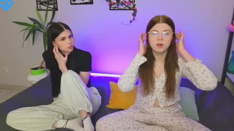 Snapshot of let_me_seee chatting on 02-07-25, 01:43 Fiona online show from 02-07-25, 01:43