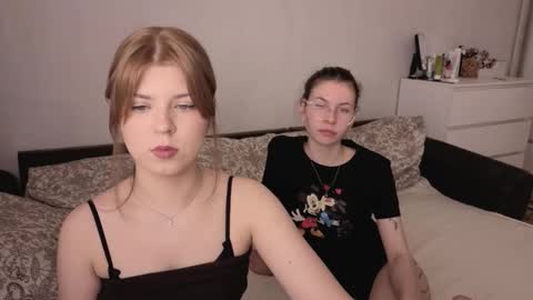 Snapshot of let_me_seee chatting on 11-06-25, 01:12 Fiona online show from 11-06-25, 01:12